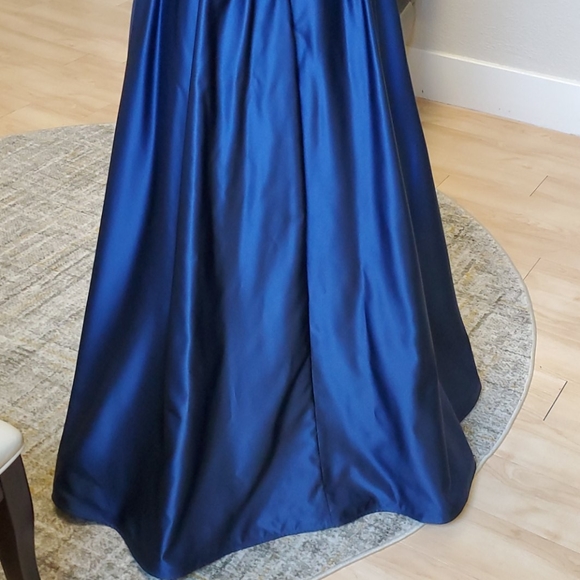 Size 8 2 piece beaded navy satin Aline prom dress with pockets by Rachel Allan - Picture 7 of 13